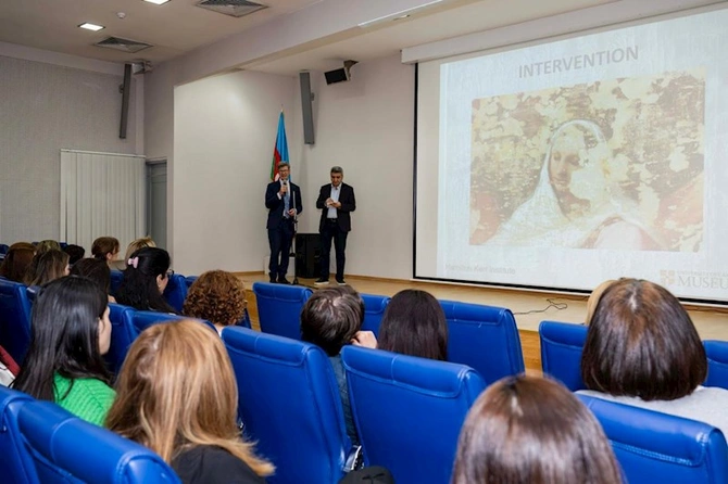 Britaniyalı ekspert Bakıda təlim keçir — FOTOLAR