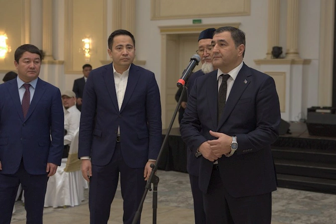 Azərbaycanlı iş adamı təyyarə qəzasında həlak olan Qazaxıstan vətəndaşlarının yaxınlarına ev hədiyyə etdi — FOTOLAR
