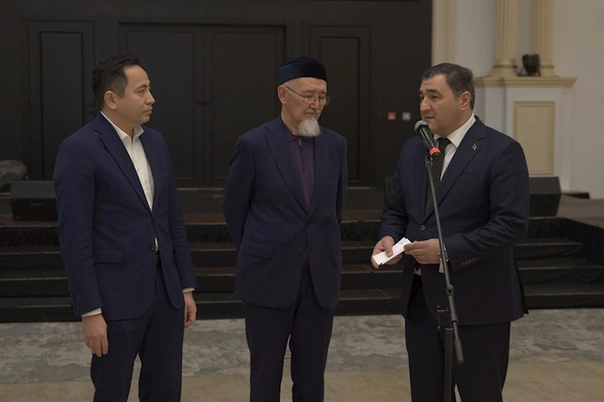 Azərbaycanlı iş adamı təyyarə qəzasında həlak olan Qazaxıstan vətəndaşlarının yaxınlarına ev hədiyyə etdi — FOTOLAR