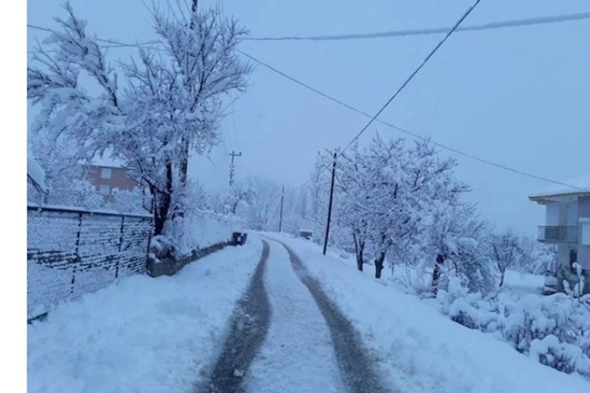 Qar səbəbindən məktəblər BAĞLANDI