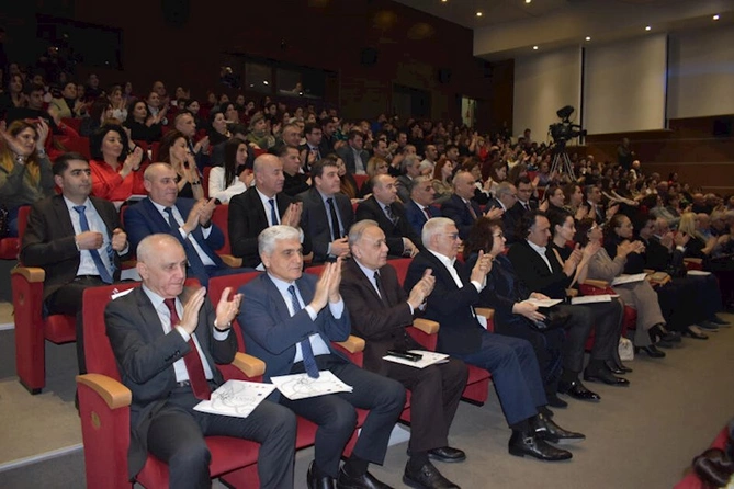Qəbələdə Qış nağılı Beynəlxalq Musiqi Festivalının açılışı olub — FOTOLAR