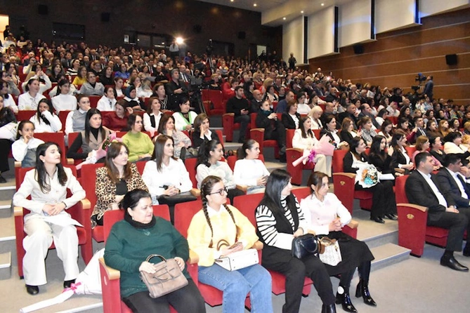 Qəbələdə Qış nağılı Beynəlxalq Musiqi Festivalının açılışı olub — FOTOLAR