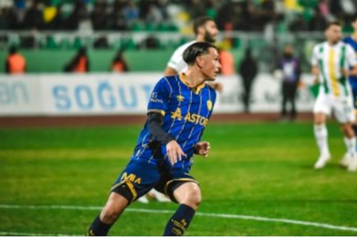 Azərbaycan millisinin hücumçusu transferə çıxarıldı