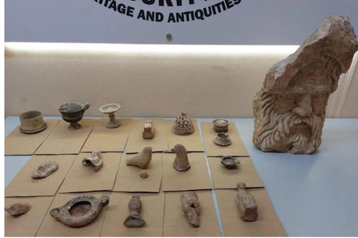 Alman turist qədim yunan sütununu qaçırarkən saxlanılıb