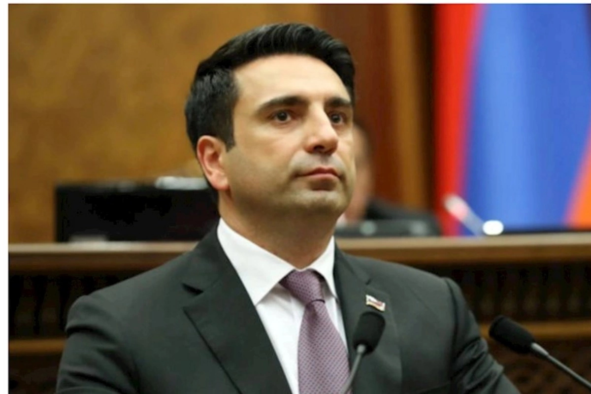 Alen Simonyanın brend ayaqqabıdan istifadə etməsi Ermənistanda müzakirələrə səbəb olub — FOTOLAR