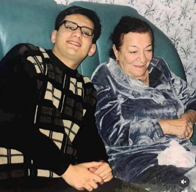 Üzü qara olsun çörəyini yeyib, səndən istifadə edənlərin — FOTO Üzü qara olsun çörəyini yeyib, səndən istifadə edənlərin — FOTO