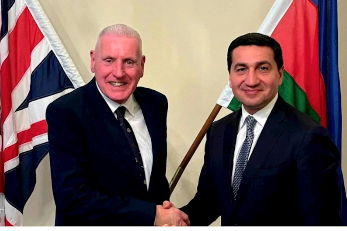 Hikmət Hacıyev Britaniya Müdafiə Nazirliyinin dövlət naziri ilə görüşüb