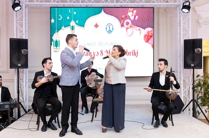 “Veysəloğlu” və “Zəfər” İctimai Birliyi 100-dən çox şəhid anası və xanımına iftar məclisi təşkil etdi — FOTOLAR “Veysəloğlu” və “Zəfər” İctimai Birliyi 100-dən çox şəhid anası və xanımına iftar məclisi təşkil etdi — FOTOLAR