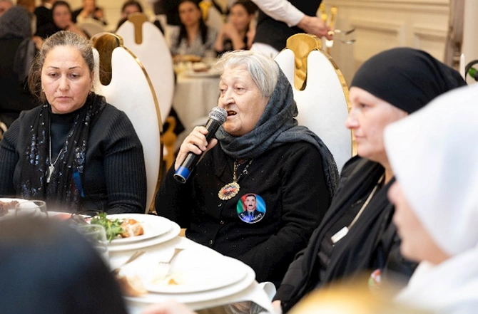 “Veysəloğlu” və “Zəfər” İctimai Birliyi 100-dən çox şəhid anası və xanımına iftar məclisi təşkil etdi — FOTOLAR “Veysəloğlu” və “Zəfər” İctimai Birliyi 100-dən çox şəhid anası və xanımına iftar məclisi təşkil etdi — FOTOLAR