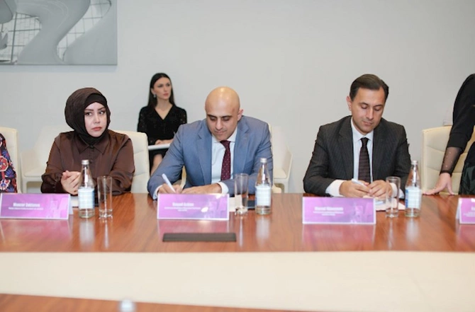 Milli dəb sənayesinin inkişafına həsr olunan dəyirmi masa keçirilib — FOTOLAR