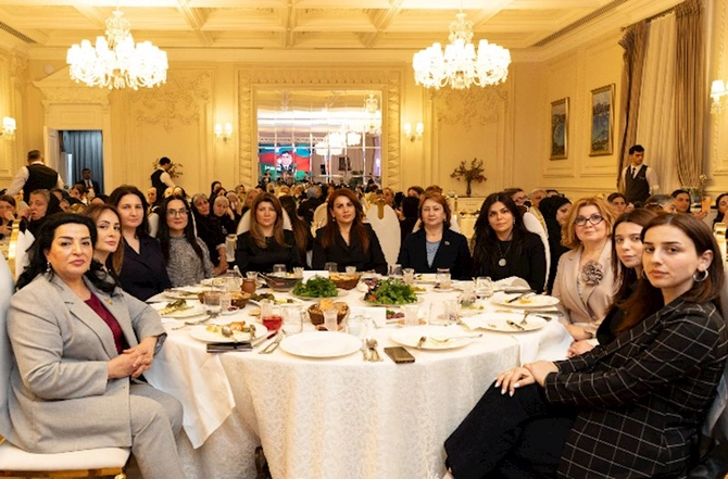 “Veysəloğlu” və “Zəfər” İctimai Birliyi 100-dən çox şəhid anası və xanımına iftar məclisi təşkil etdi — FOTOLAR “Veysəloğlu” və “Zəfər” İctimai Birliyi 100-dən çox şəhid anası və xanımına iftar məclisi təşkil etdi — FOTOLAR