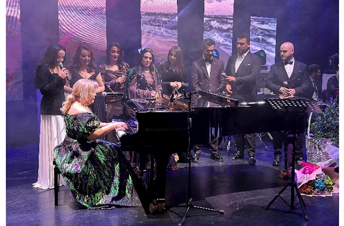 Gəncə Dövlət Filarmoniyasında Aygün Səmədzadənin mahnılarından ibarət konsert izdihamla keçib — FOTOLAR