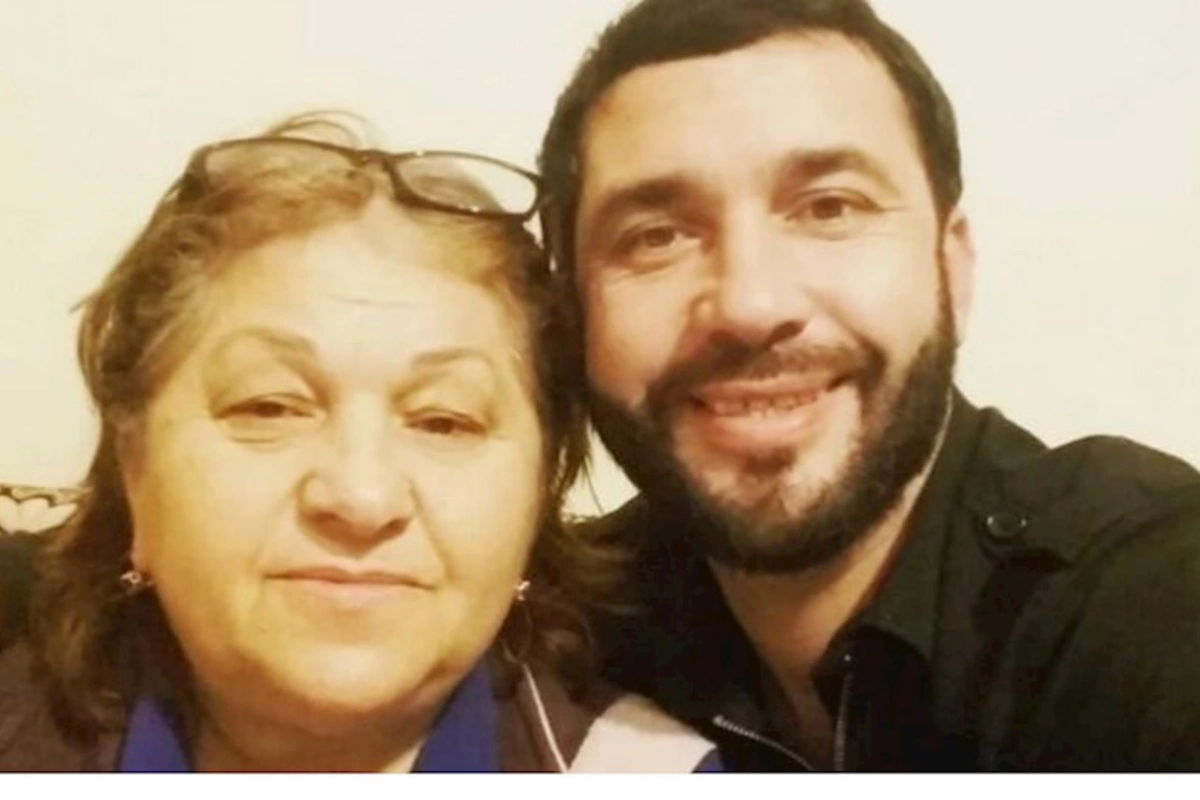 Vəfat edən anası ilə fotolarını paylaşdı