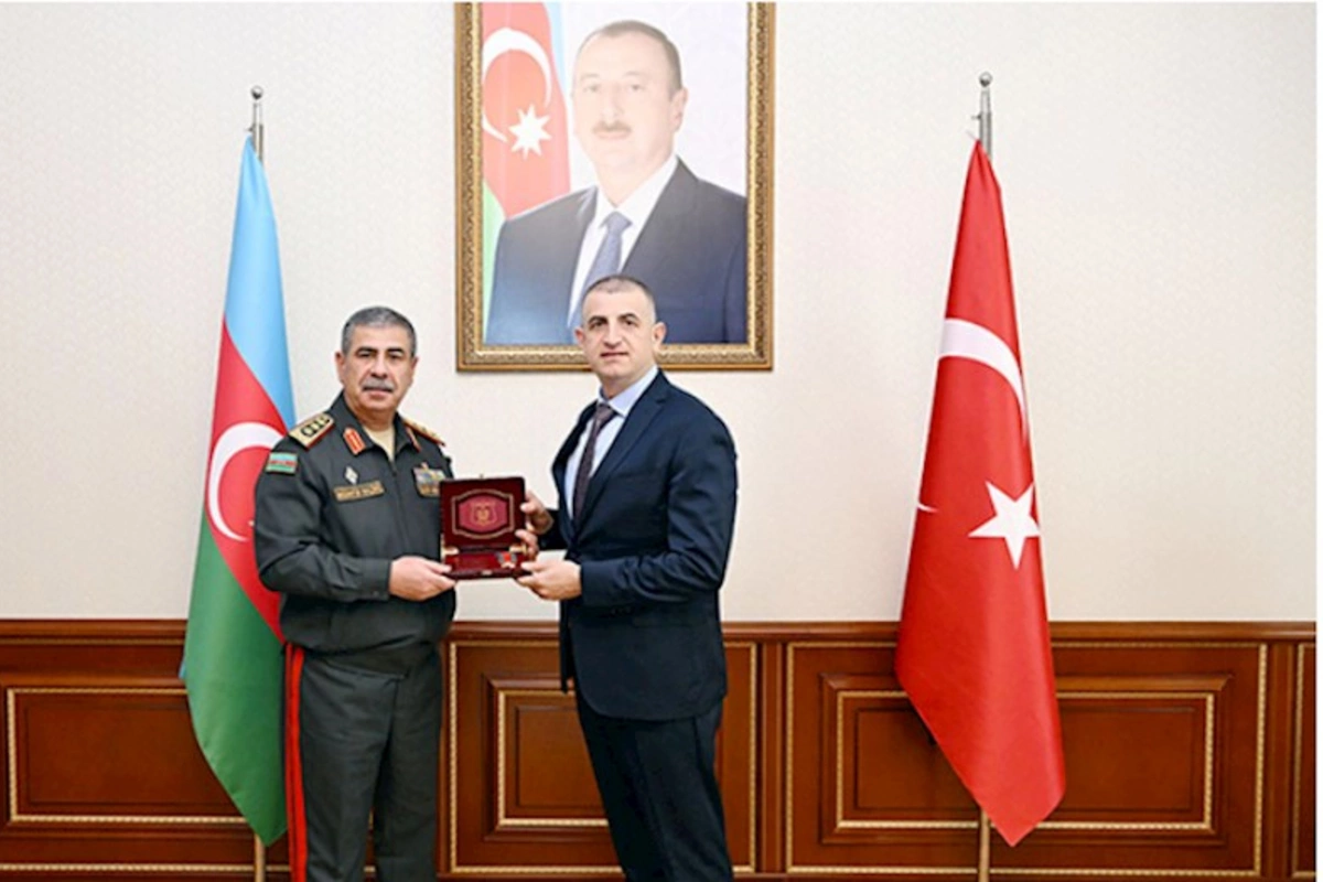 Zakir Həsənov Haluk Bayraktarı təltif etdi — FOTO