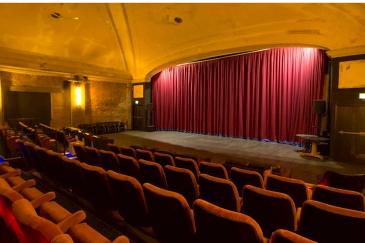 Ötən il ölkə teatrlarında dövlət sifarişi ilə 9 tamaşa hazırlanıb