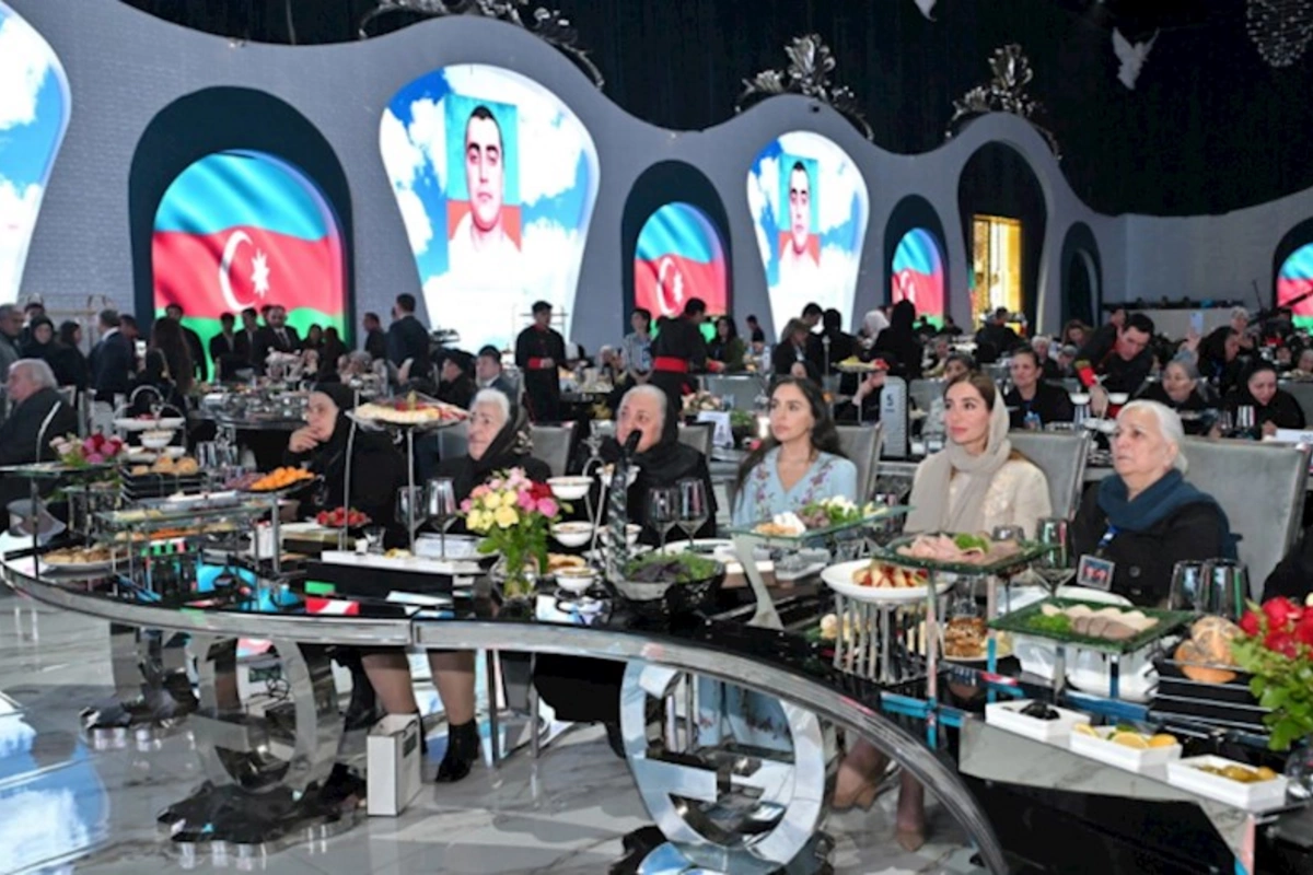 Leyla Əliyeva və Arzu Əliyeva şəhid anaları ilə iftar məclisində iştirak ediblər — FOTOLAR