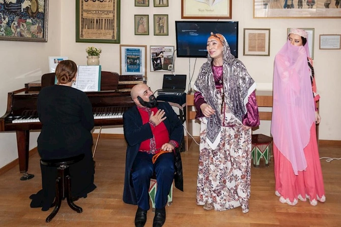 Akademik Musiqili Teatrın aktyorlarının ifaları muzeydə alqışlarla qarşılandı — FOTOLAR