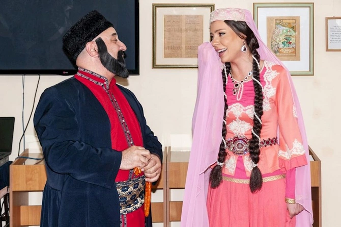 Akademik Musiqili Teatrın aktyorlarının ifaları muzeydə alqışlarla qarşılandı — FOTOLAR