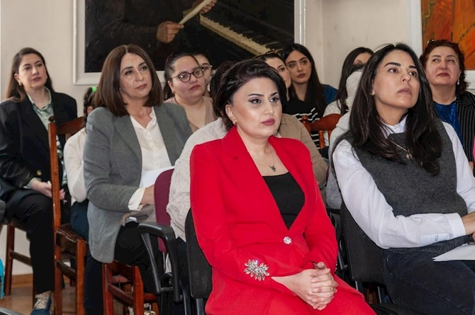 Akademik Musiqili Teatrın aktyorlarının ifaları muzeydə alqışlarla qarşılandı — FOTOLAR