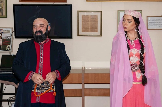 Akademik Musiqili Teatrın aktyorlarının ifaları muzeydə alqışlarla qarşılandı — FOTOLAR