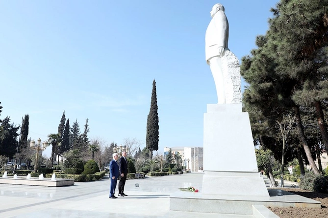Azəriqaz İB-nin baş direktoru Cəlilabadda vətəndaşları qəbul etdi — FOTOLAR Azəriqaz İB-nin baş direktoru Cəlilabadda vətəndaşları qəbul etdi — FOTOLAR