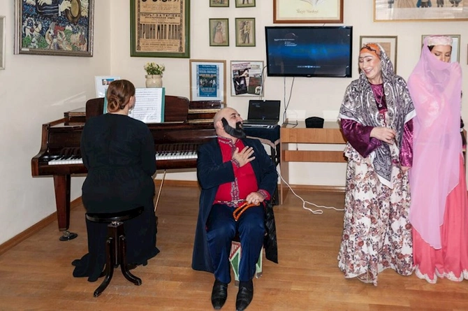 Akademik Musiqili Teatrın aktyorlarının ifaları muzeydə alqışlarla qarşılandı — FOTOLAR