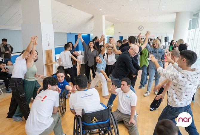 İnklüziv təşəbbüsləri dəstəkləyən “Nar” “DanceAbility” iştirakçıları ilə görüşüb — FOTOLAR