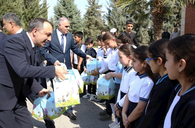 AHİK uşaqlar üçün Novruz şənlikləri təşkil edir — FOTOLAR AHİK uşaqlar üçün Novruz şənlikləri təşkil edir — FOTOLAR