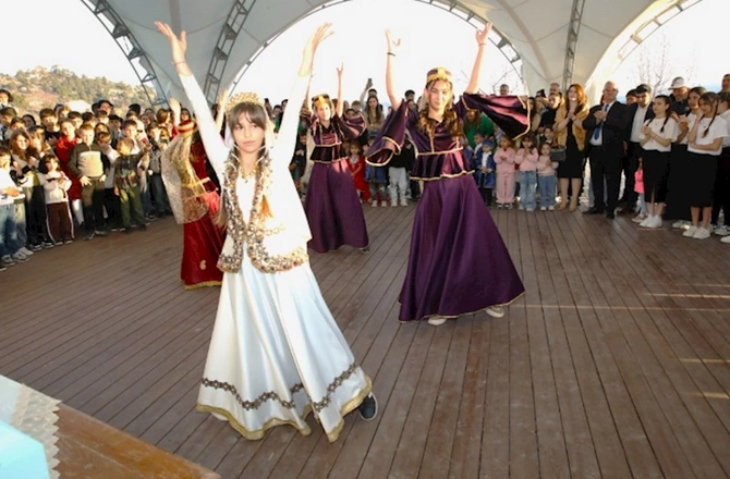 AHİK uşaqlar üçün Novruz şənlikləri təşkil edir — FOTOLAR AHİK uşaqlar üçün Novruz şənlikləri təşkil edir — FOTOLAR