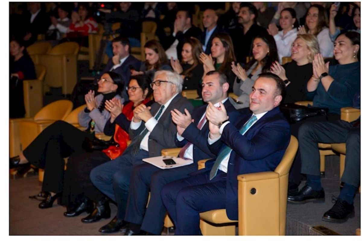 Məhəmməd Füzulinin 530 illiyinə həsr olunan ikicildlik nəşrin təqdimatı keçirilib — FOTOLAR