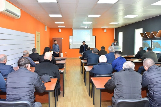 Su təchizatına qoşulma sahəsində çalışan əməkdaşlara təlimlər keçirilib — FOTOLAR