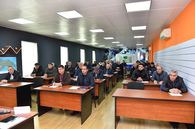 Su təchizatına qoşulma sahəsində çalışan əməkdaşlara təlimlər keçirilib — FOTOLAR