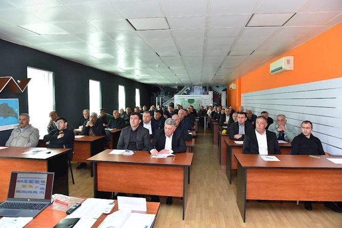 Su təchizatına qoşulma sahəsində çalışan əməkdaşlara təlimlər keçirilib — FOTOLAR