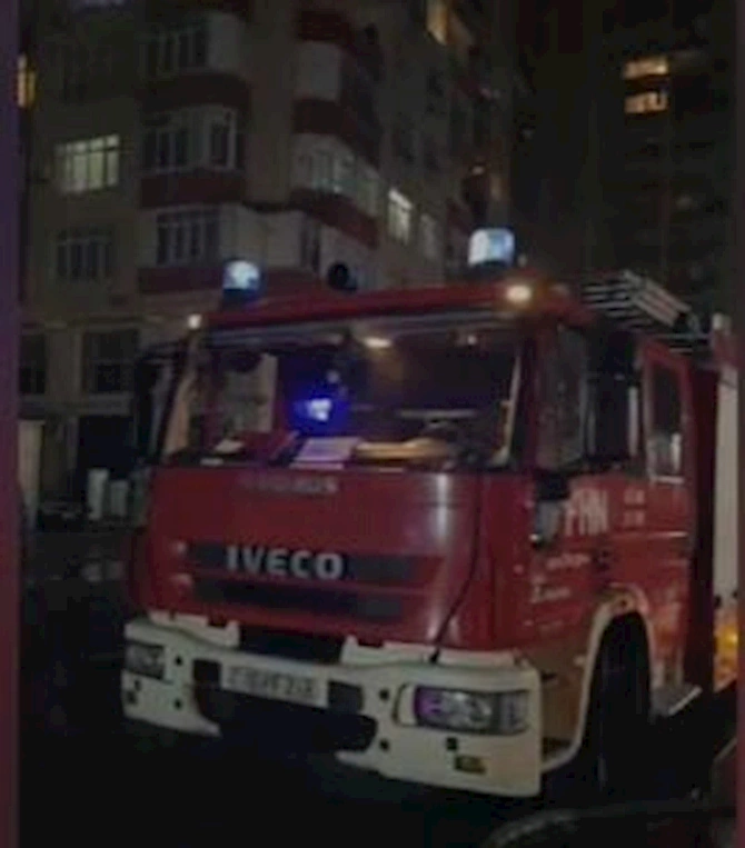 Bakıda binada yanğın: Sakinlər təxliyə edildi — FOTOLAR