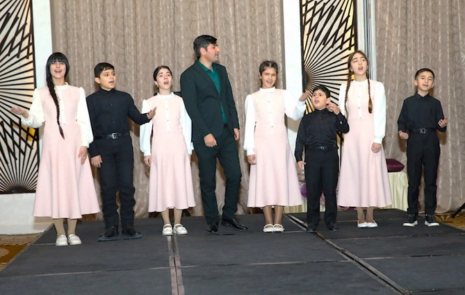 Azərbaycan Həmkarlar İttifaqları Konfederasiyası uşaqlar üçün Novruz şənlikləri keçirir — FOTOLAR