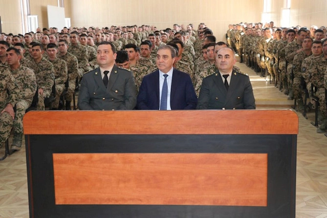 Hərbi Prokurorluq işçiləri Novruz bayramı və hüquqi maarifləndirmə ilə əlaqədar hərbi hissələrdə olublar — FOTOLAR Hərbi Prokurorluq işçiləri Novruz bayramı və hüquqi maarifləndirmə ilə əlaqədar hərbi hissələrdə olublar — FOTOLAR