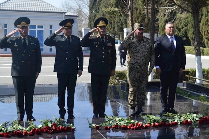 Hərbi Prokurorluq işçiləri Novruz bayramı və hüquqi maarifləndirmə ilə əlaqədar hərbi hissələrdə olublar — FOTOLAR Hərbi Prokurorluq işçiləri Novruz bayramı və hüquqi maarifləndirmə ilə əlaqədar hərbi hissələrdə olublar — FOTOLAR