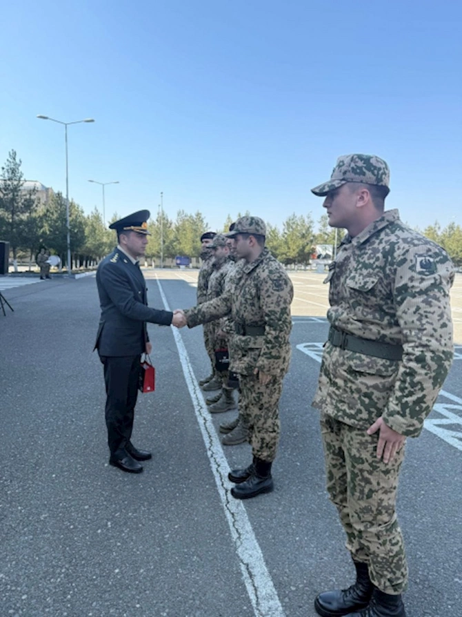 Hərbi Prokurorluq işçiləri Novruz bayramı və hüquqi maarifləndirmə ilə əlaqədar hərbi hissələrdə olublar — FOTOLAR Hərbi Prokurorluq işçiləri Novruz bayramı və hüquqi maarifləndirmə ilə əlaqədar hərbi hissələrdə olublar — FOTOLAR