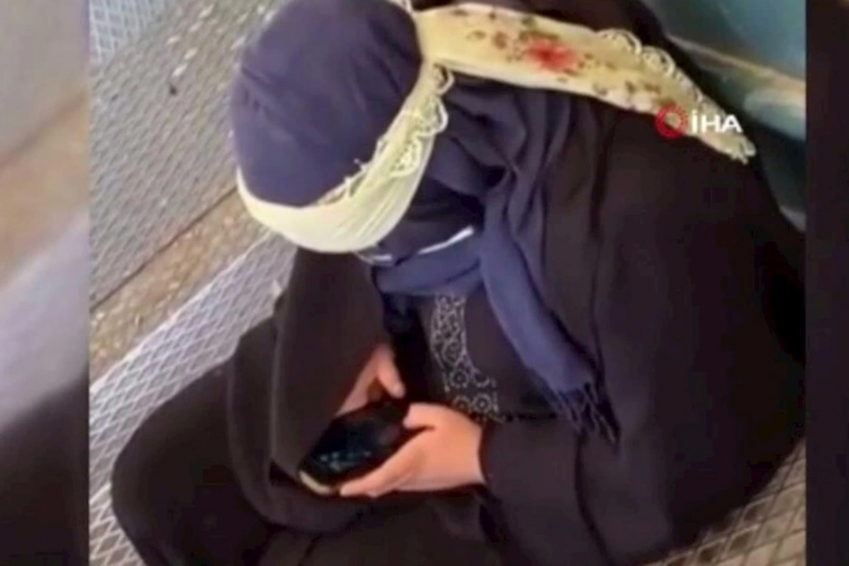 Bahalı iPhone işlədən dilənçi qadın gündəm oldu — VİDEO