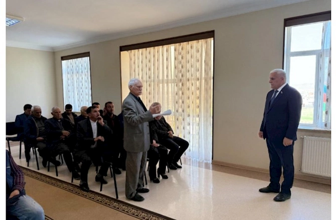 Vüqar Rəhimzadə Culfada seçiciləri ilə növbəti görüşünü keçirib — FOTOLAR Vüqar Rəhimzadə Culfada seçiciləri ilə növbəti görüşünü keçirib — FOTOLAR