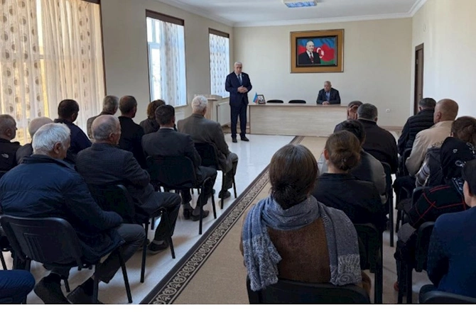 Vüqar Rəhimzadə Culfada seçiciləri ilə növbəti görüşünü keçirib — FOTOLAR Vüqar Rəhimzadə Culfada seçiciləri ilə növbəti görüşünü keçirib — FOTOLAR