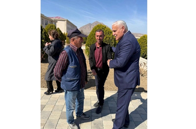 Vüqar Rəhimzadə Culfada seçiciləri ilə növbəti görüşünü keçirib — FOTOLAR Vüqar Rəhimzadə Culfada seçiciləri ilə növbəti görüşünü keçirib — FOTOLAR