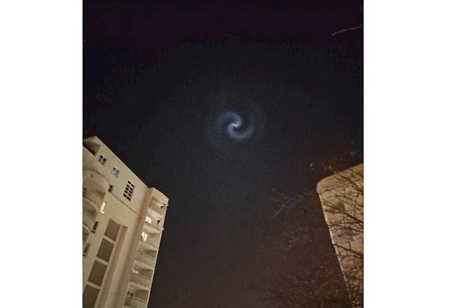 Avropa səmasında naməlum İZ — İnsanları qorxudan görüntülər (FOTOLAR)