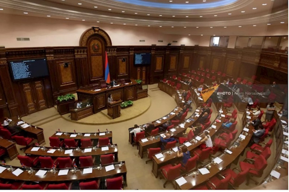 Ermənistan parlamenti iki deputatın toxunulmazlığını ləğv edib