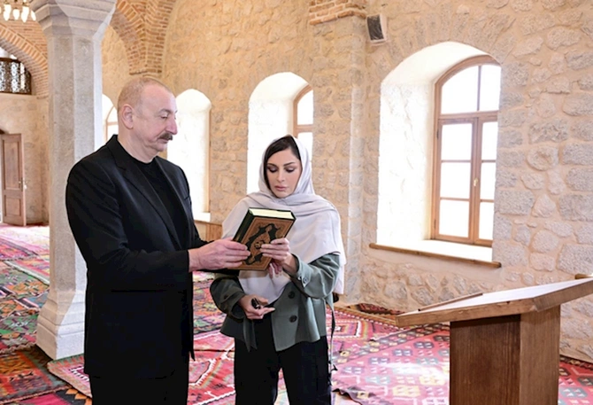 İlham Əliyev və Mehriban Əliyeva Şuşada bir sıra açılışlarda iştirak ediblər — FOTOLAR İlham Əliyev və Mehriban Əliyeva Şuşada bir sıra açılışlarda iştirak ediblər — FOTOLAR