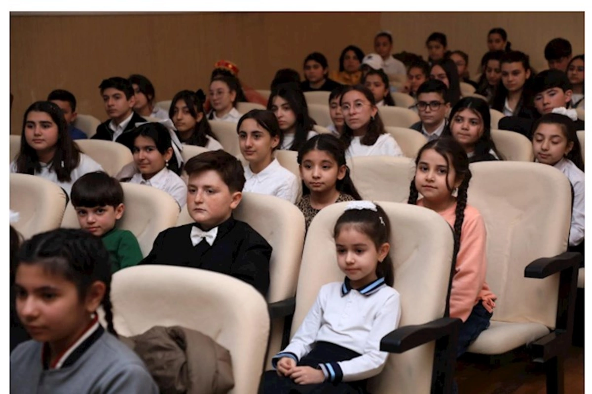 Gəncədə Uşaq İncəsənət Festivalının məlumatlandırma görüşü — FOTOLAR