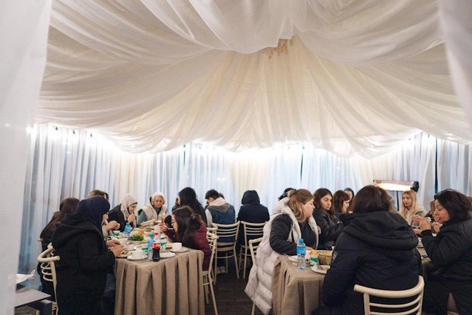 “Bank Respublika”nın dəstəyilə Şuşada ilk dəfə olaraq iftar çadırları qurulub — FOTOLAR “Bank Respublika”nın dəstəyilə Şuşada ilk dəfə olaraq iftar çadırları qurulub — FOTOLAR