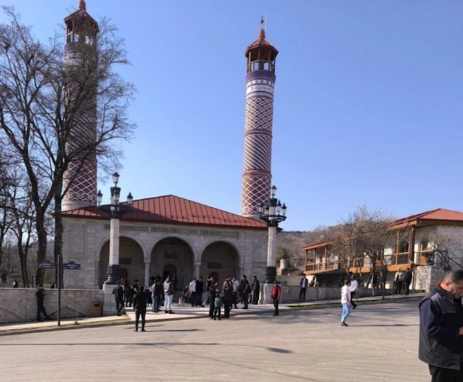 Şuşada bayram namazı qılınıb — FOTOLAR Şuşada bayram namazı qılınıb — FOTOLAR