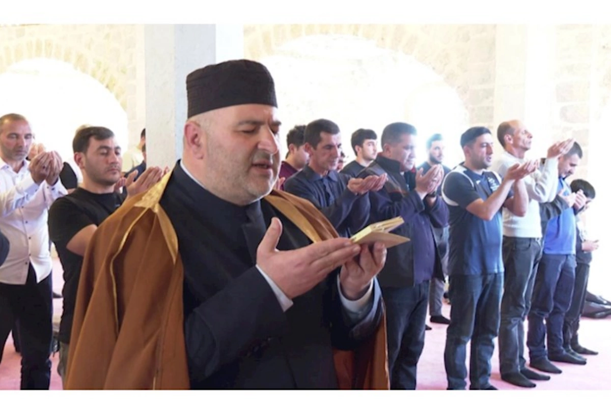 Şuşada bayram namazı qılınıb — FOTOLAR