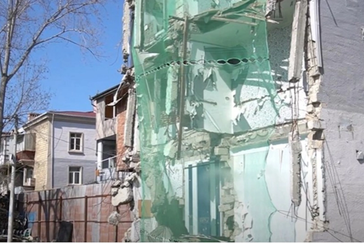 Daha bir tikinti şirkəti sakinlər evdə olarkən mənzilləri SÖKÜR? — İDDİA